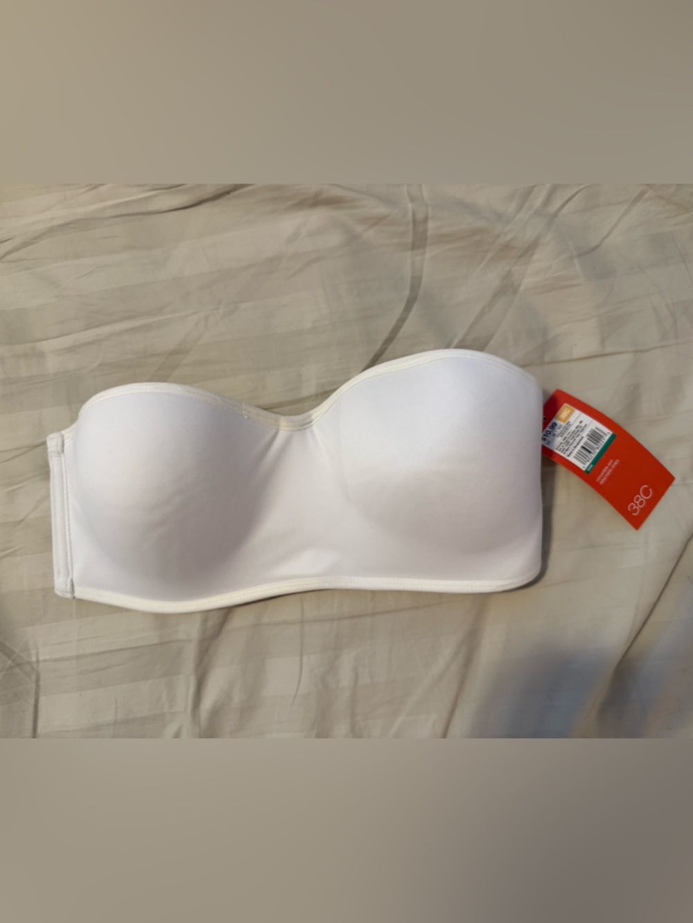 NWT Strapless White Bra
Size 38C
Padded & wireless